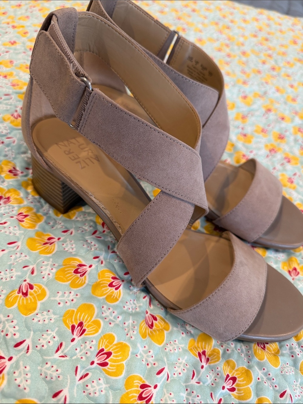 Women’s Open-Toe Block Heel Sandals in Taupe